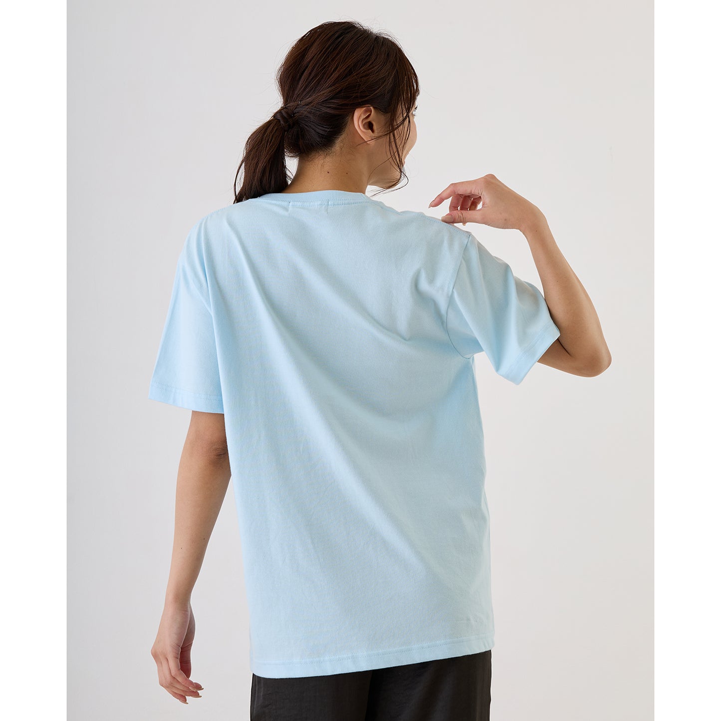 吉伊卡哇 出遊好開心!T恤 八割與相機 淺藍色