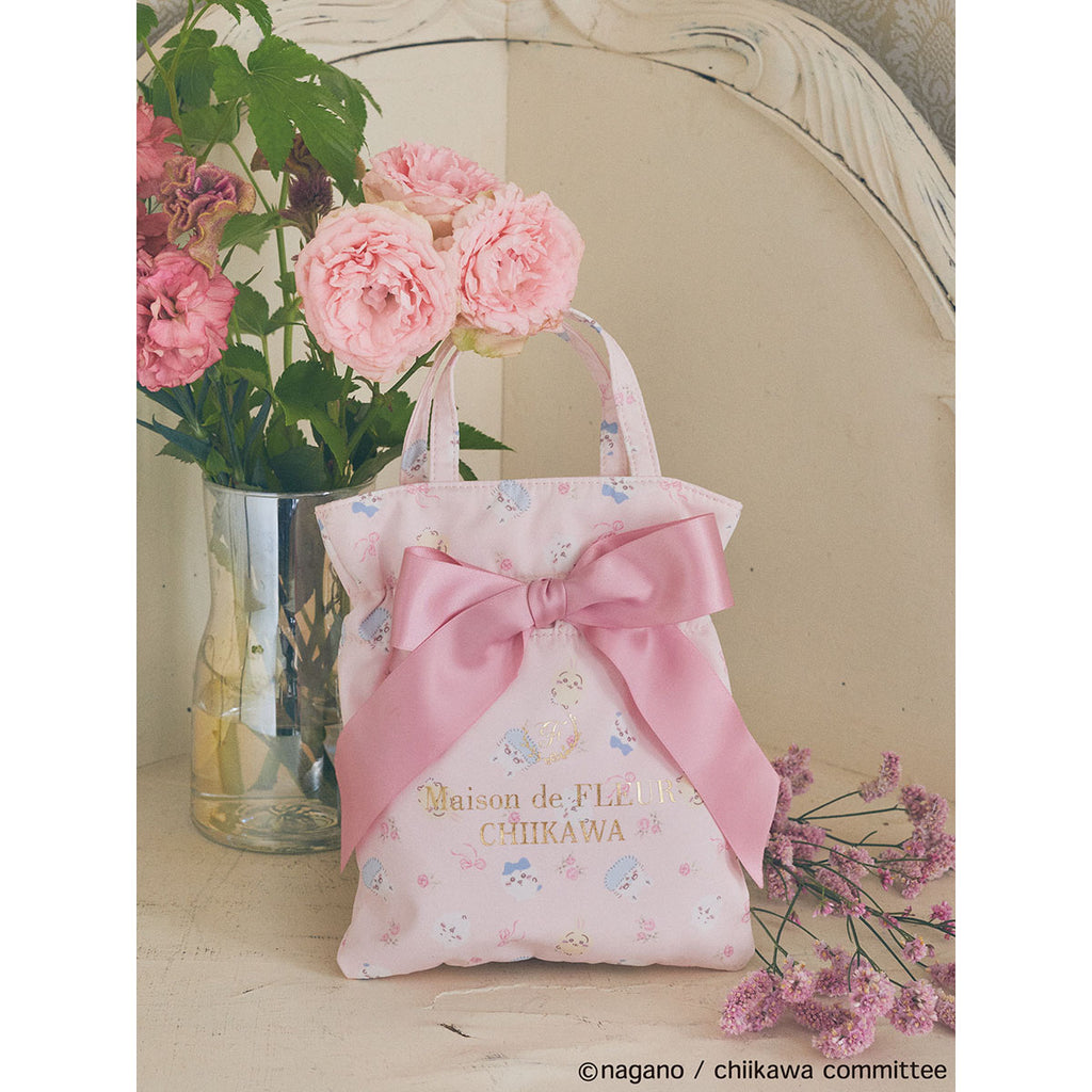 【reservation】Chiikawa Maison de FLEUR Total Pattern Drawstring Pouch [Scheduled to be shipped sequentially from mid -March 2025 (not canceled in the case of postponement of shipping)]