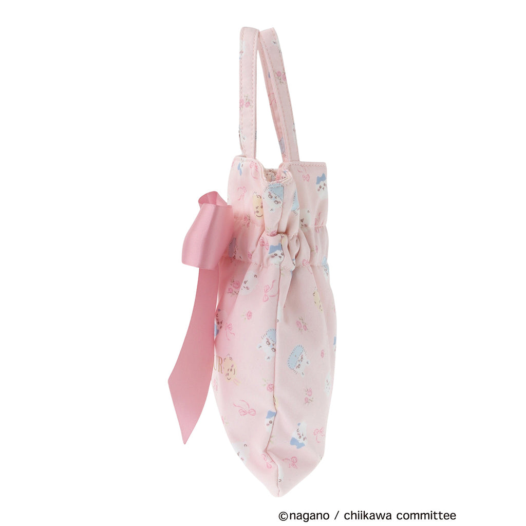 【reservation】Chiikawa Maison de FLEUR Total Pattern Drawstring Pouch [Scheduled to be shipped sequentially from mid -March 2025 (not canceled in the case of postponement of shipping)]