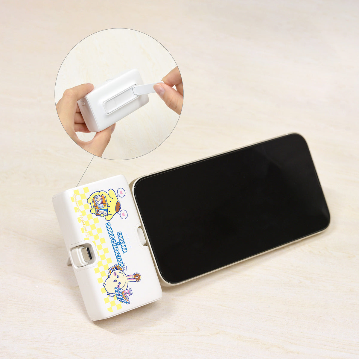 ちいかわ×サンリオキャラクターズ スーパーマーケットなLightning／Type-Cコネクタ付き リチウムイオン充電器 4000mAh（うさぎ＆ポムポムプリン）