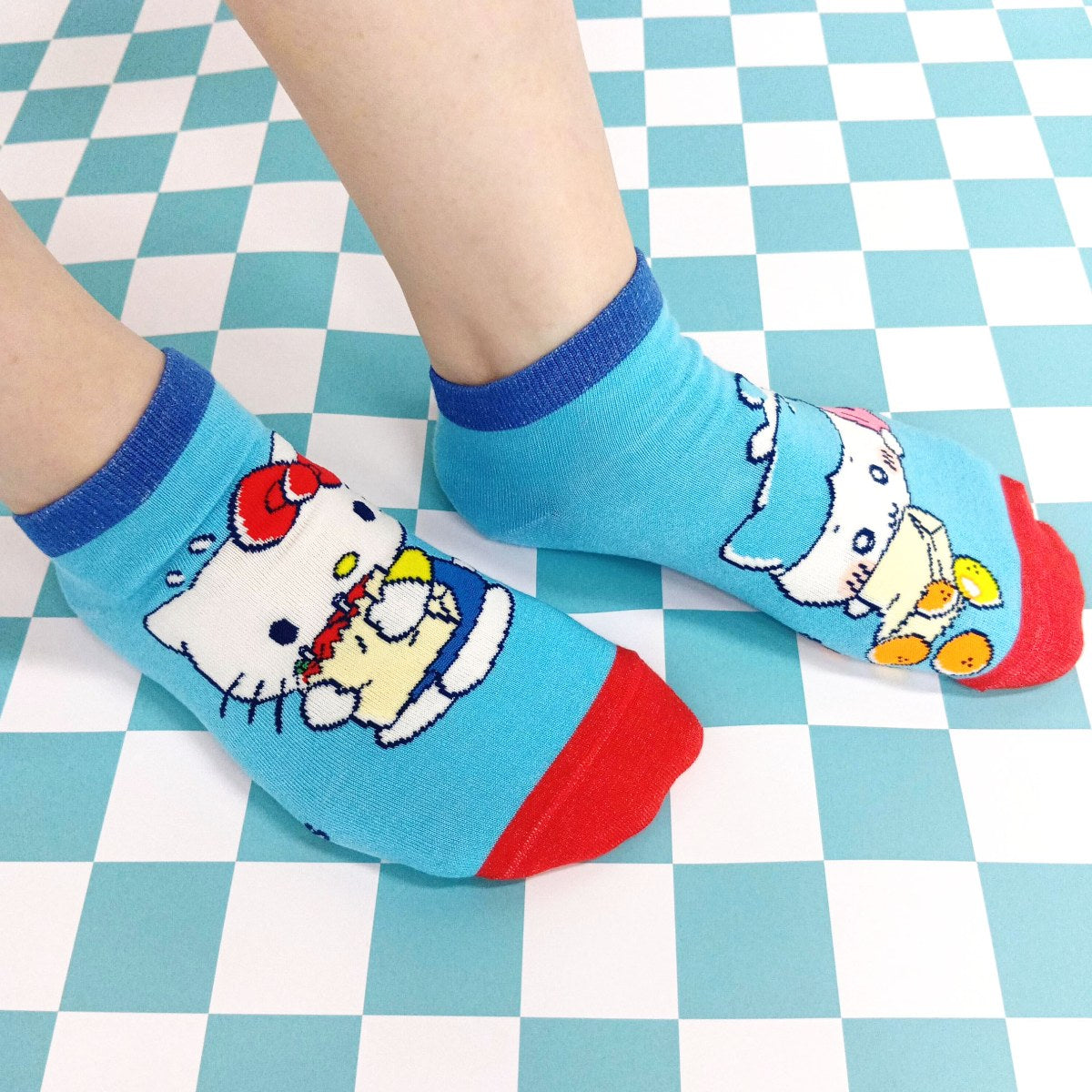 ちいかわ×サンリオキャラクターズ スニーカー丈ソックス（ハチワレ・ハローキティ）レディース用
