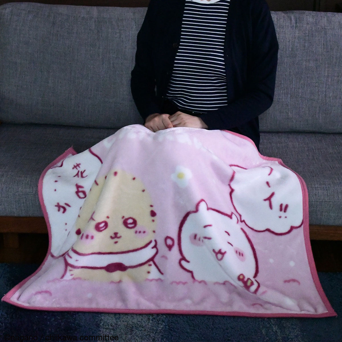 ちいかわ ひざ掛け（ふわふわ花占い） | ちいかわマーケット 公式