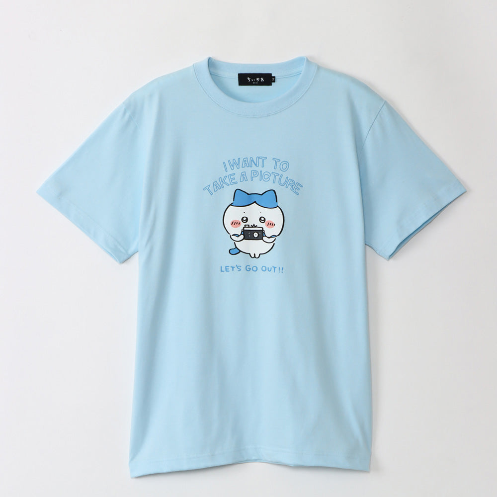 I'm looking forward to going out! T -shirt Hachiware and Camera Light Blue