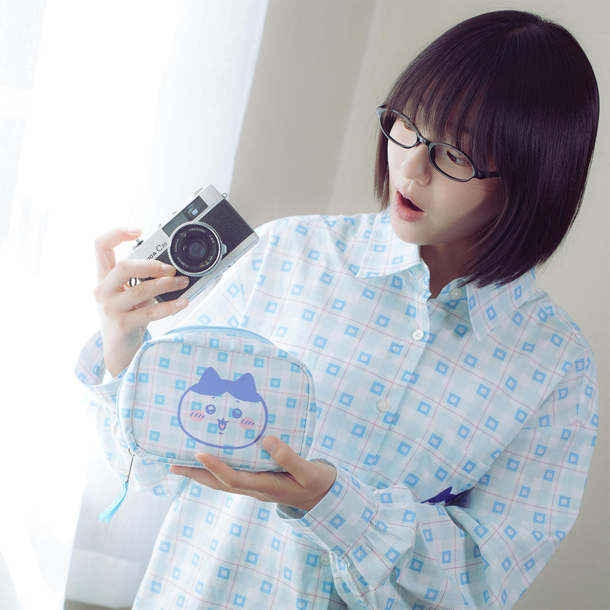 ちいかわ チェックシリーズ ポーチ ハチワレ ブルー