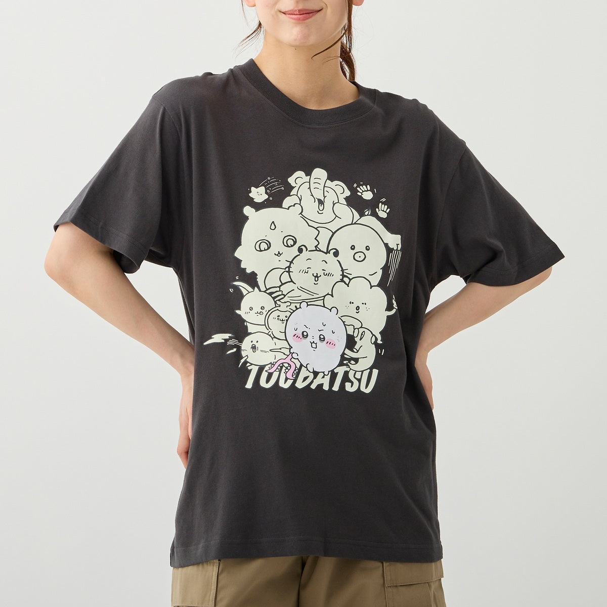ちいかわ ちいかわパーク 蓄光Tシャツ 討伐 スミ | ちいかわマーケット