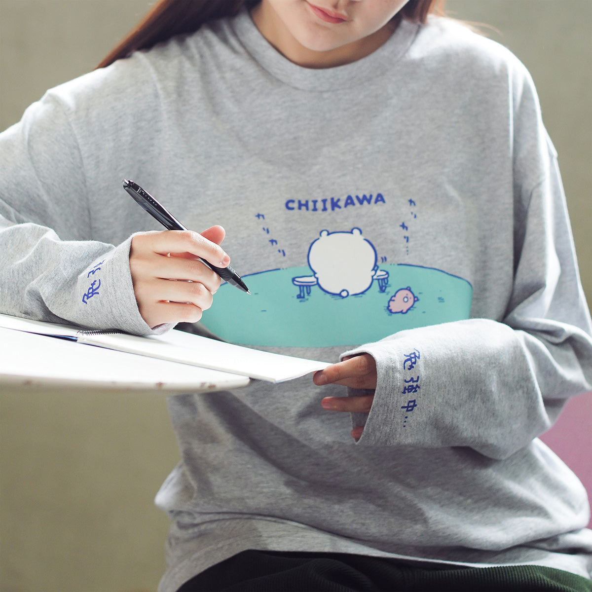 ちいかわ 長袖Tシャツ 試験勉強 アッシュ | ちいかわマーケット 公式