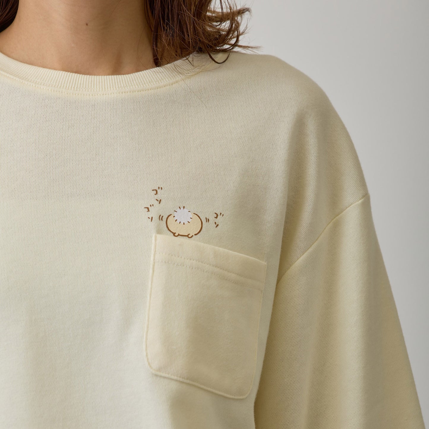 치이카와 맨투맨 티셔츠 부적 주울까 크림