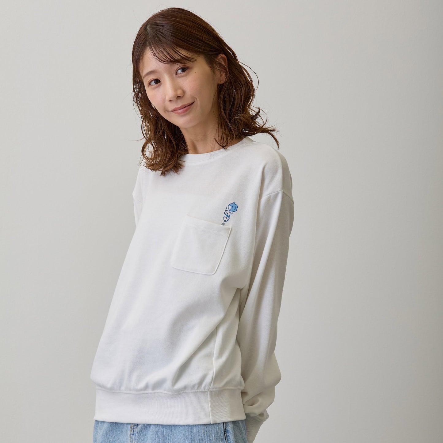 치이카와 맨투맨 티셔츠 목마 점프 화이트