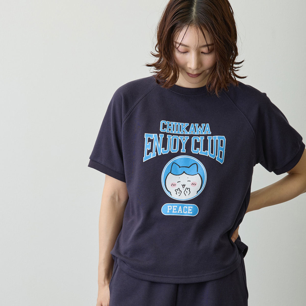 ちいかわ Tシャツ ピース ハチワレ ネイビー | ちいかわマーケット