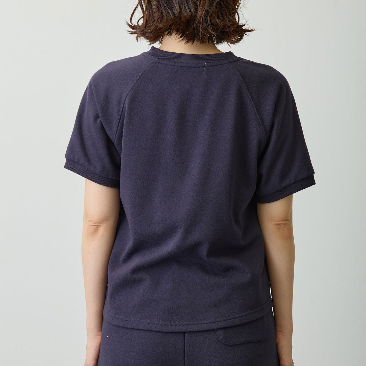 치이카와 T셔츠 (피스 / 가르마 네이비)