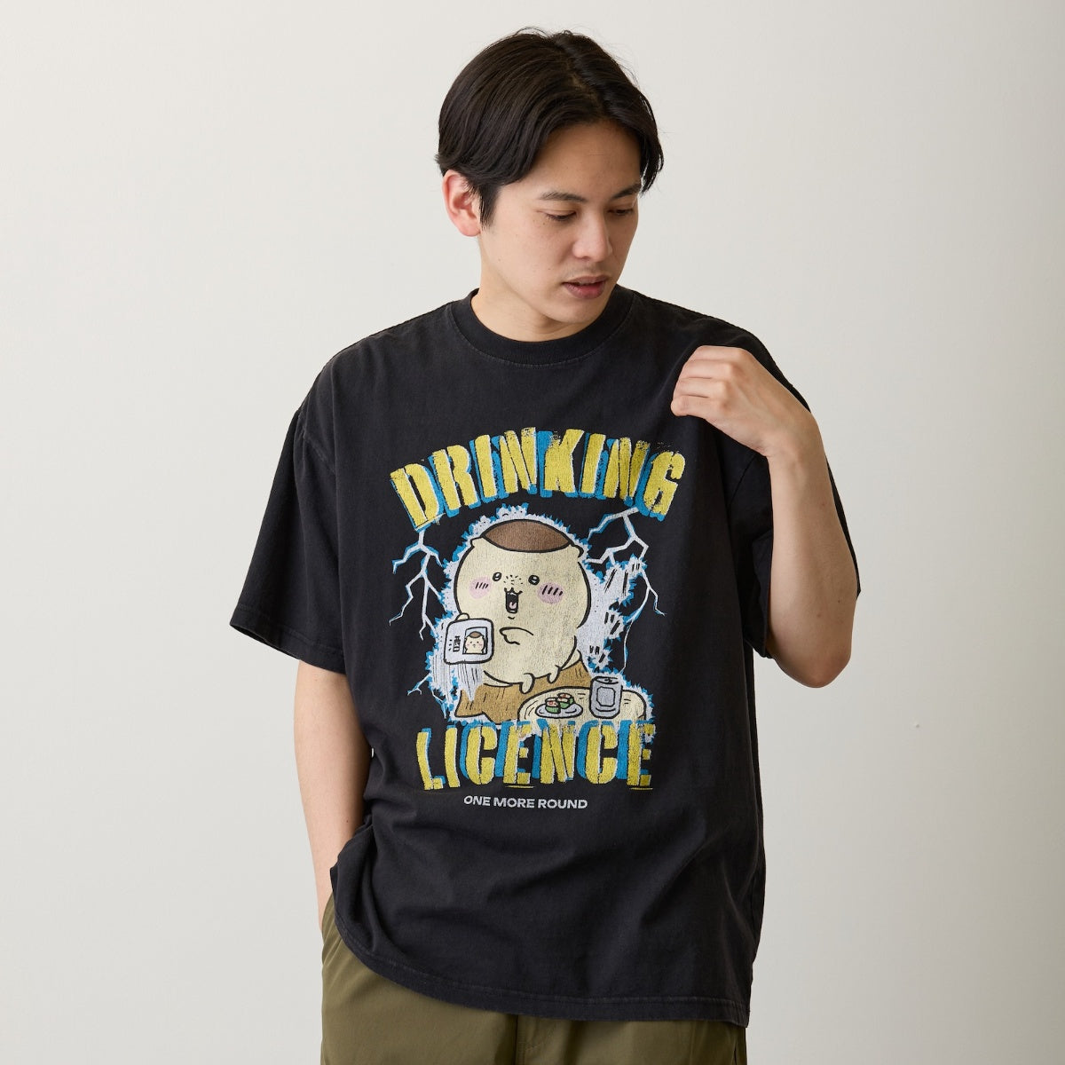 치이카와 T셔츠 DRINKING LICENCE 블랙