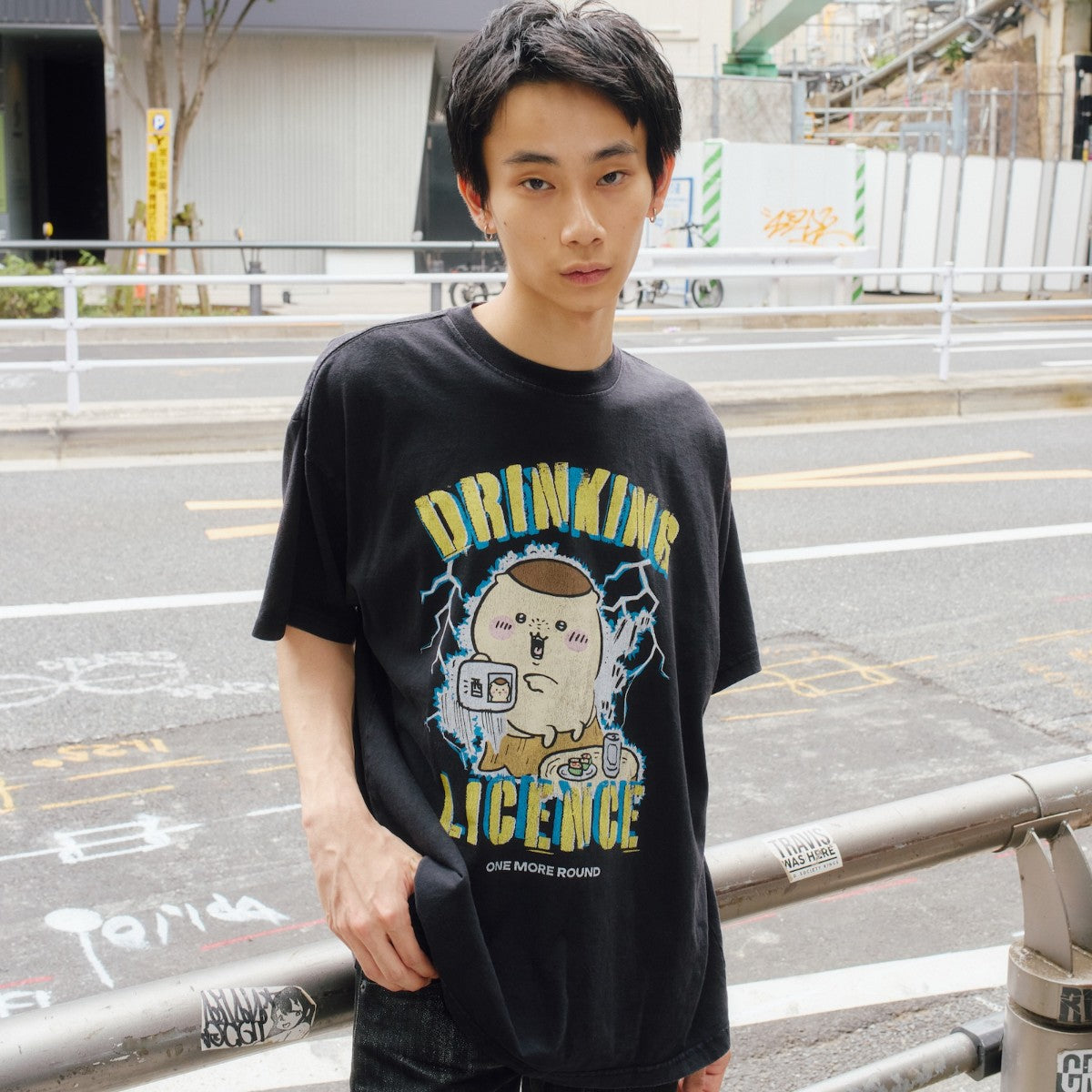 ちいかわ Tシャツ DRINKING LICENCE ブラック | ちいかわマーケット
