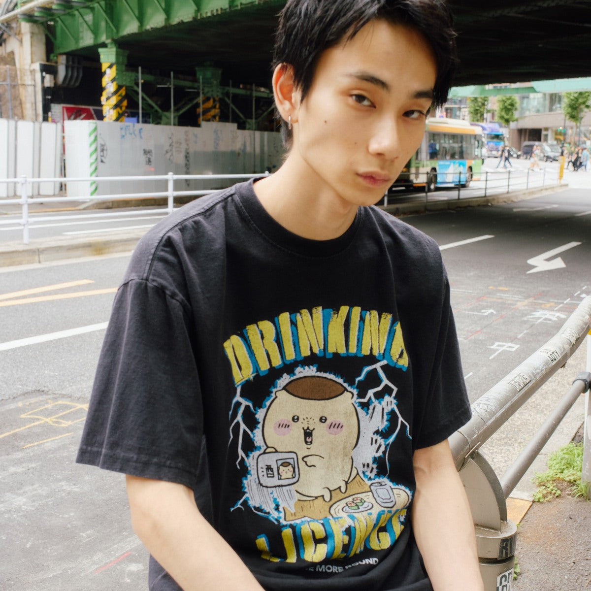 치이카와 T셔츠 DRINKING LICENCE 블랙