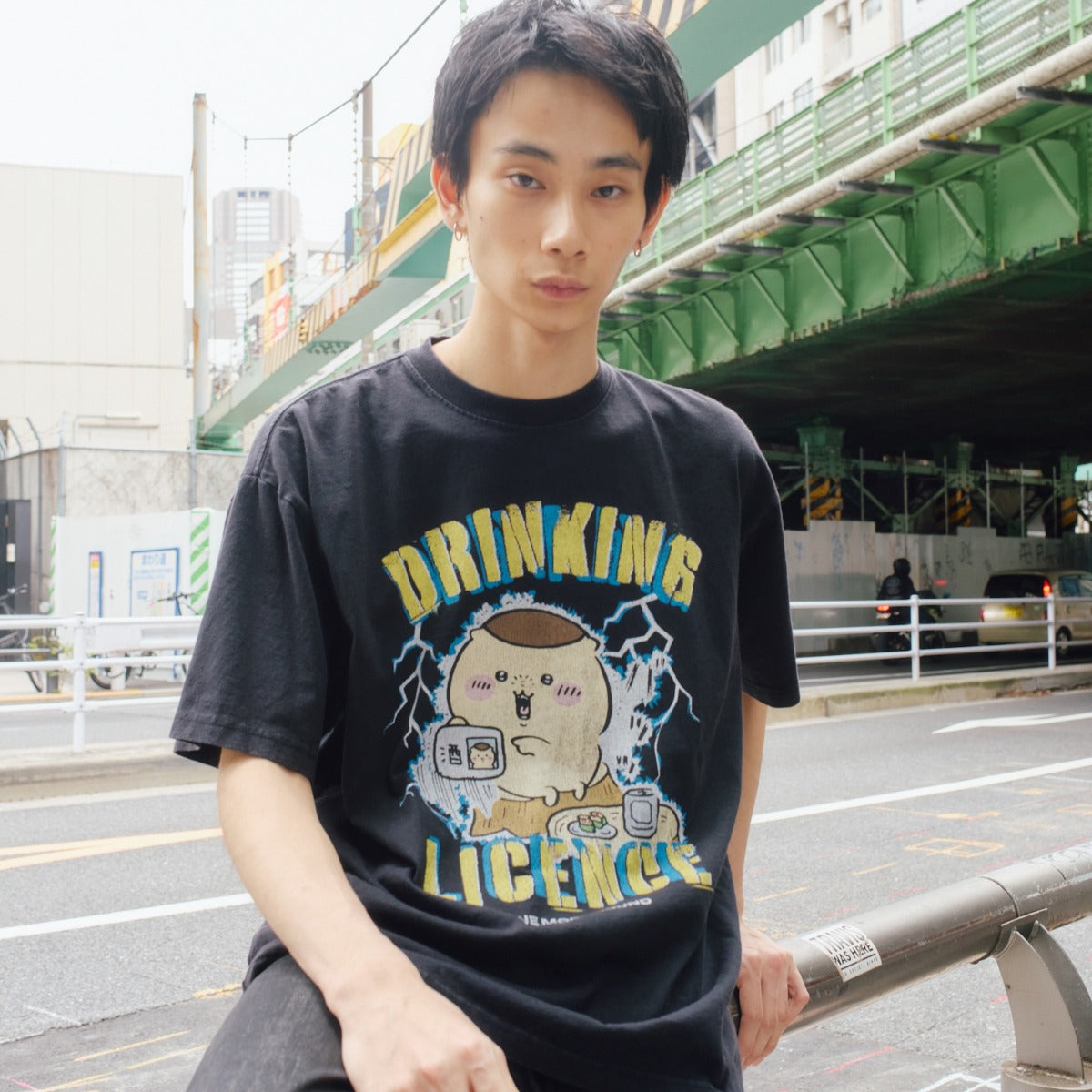 치이카와 T셔츠 DRINKING LICENCE 블랙