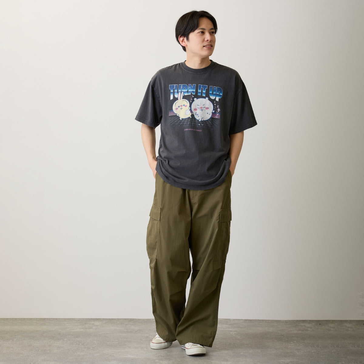 Chiikawa T-shirt TURN IT UP (Charcoal) | Chiikawa Market Official