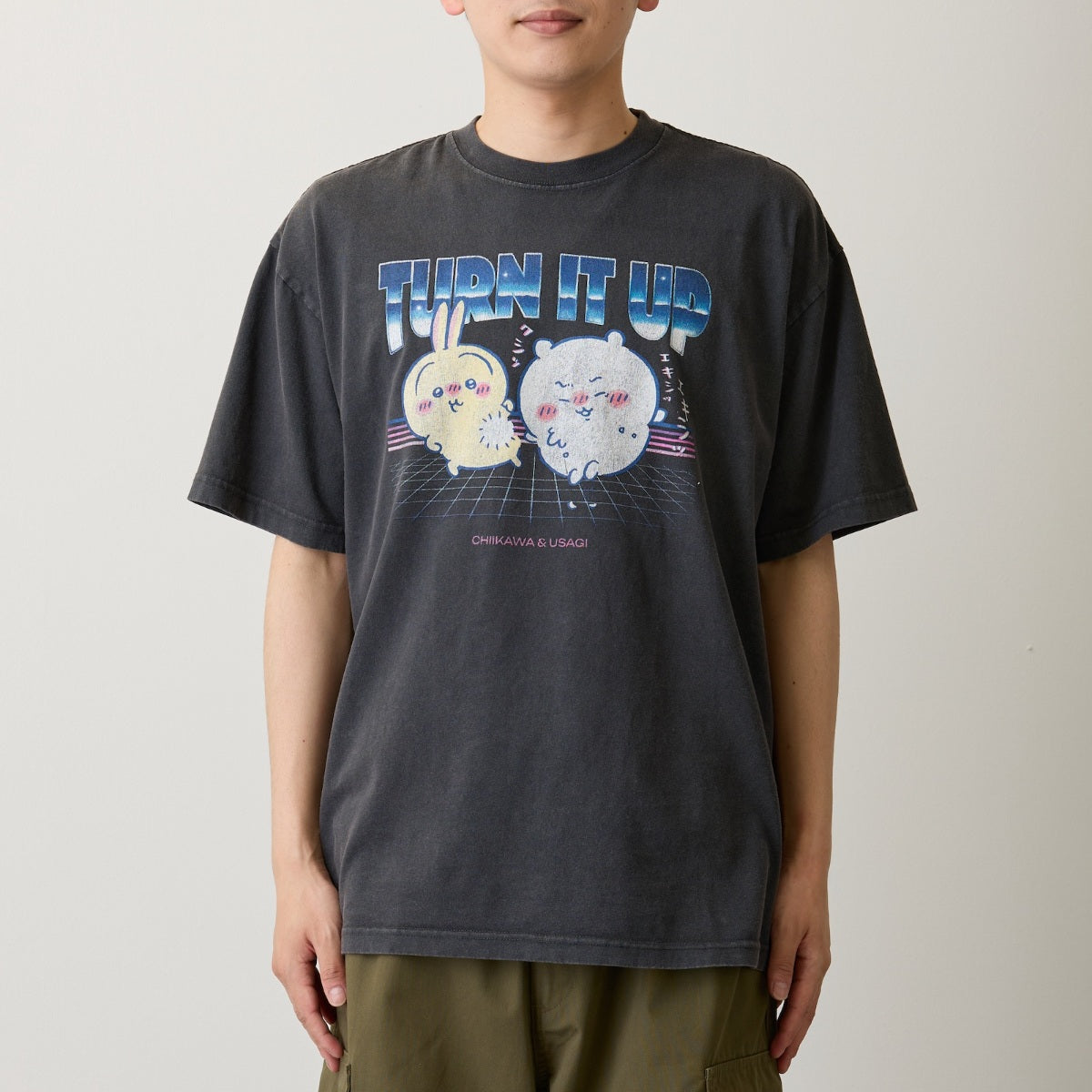 Chiikawa T-shirt TURN IT UP (Charcoal) | Chiikawa Market Official
