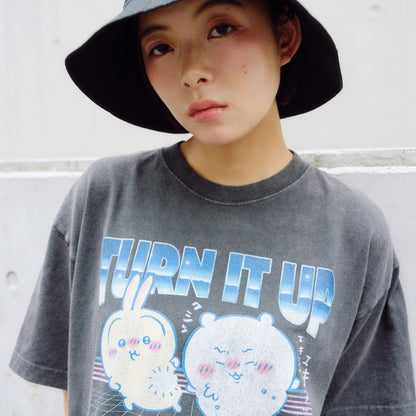 치이카와 T셔츠 TURN IT UP 차콜