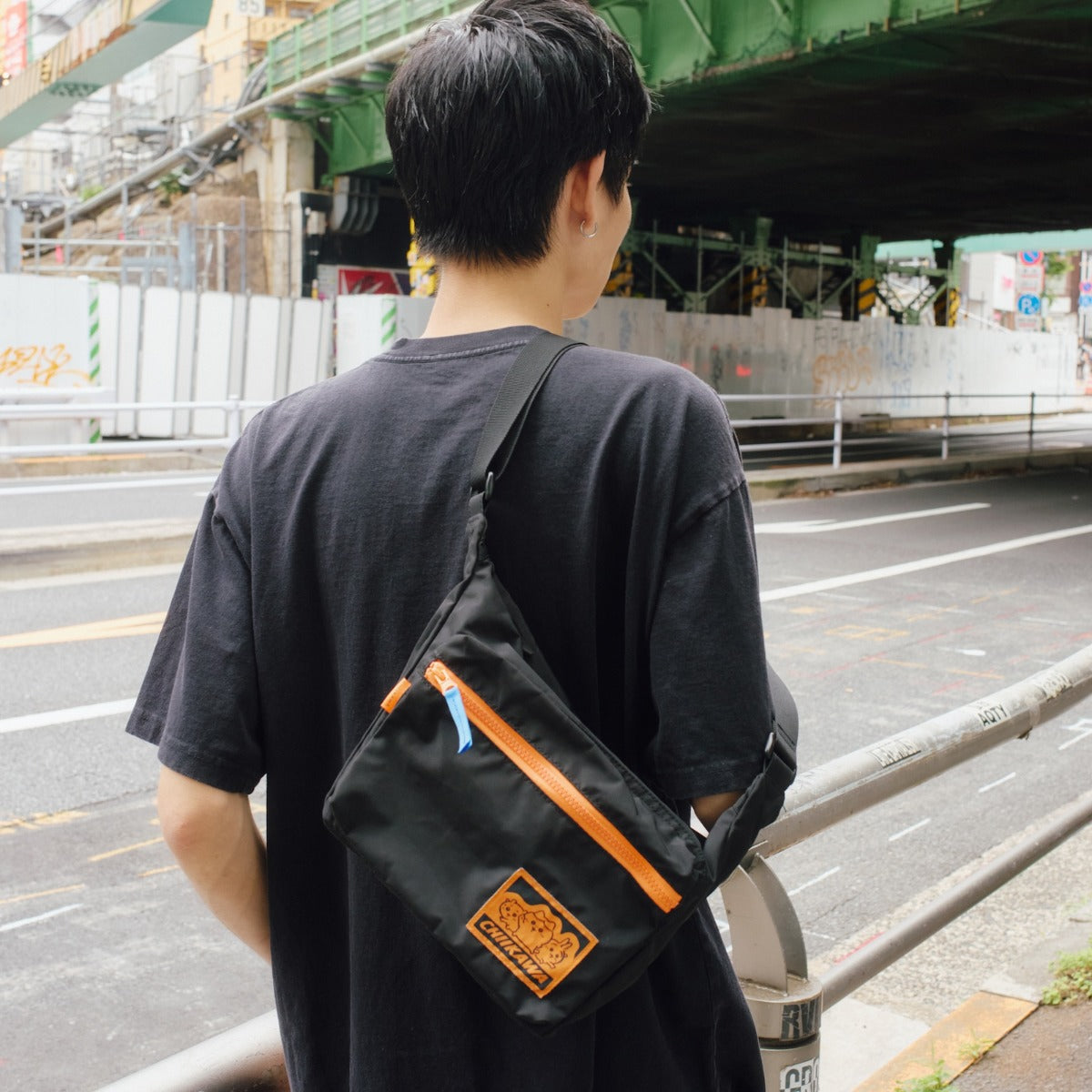ちいかわ ボディーバッグ トリオポーズ ブラック | ちいかわマーケット