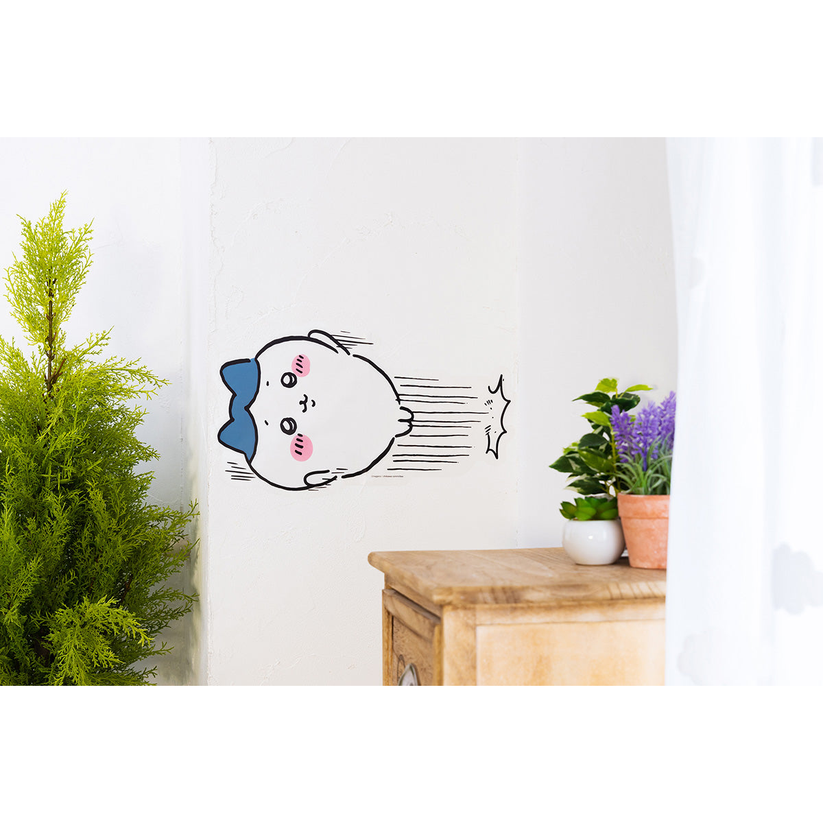 ちいかわ ウォールステッカー（壁を蹴るハチワレ）