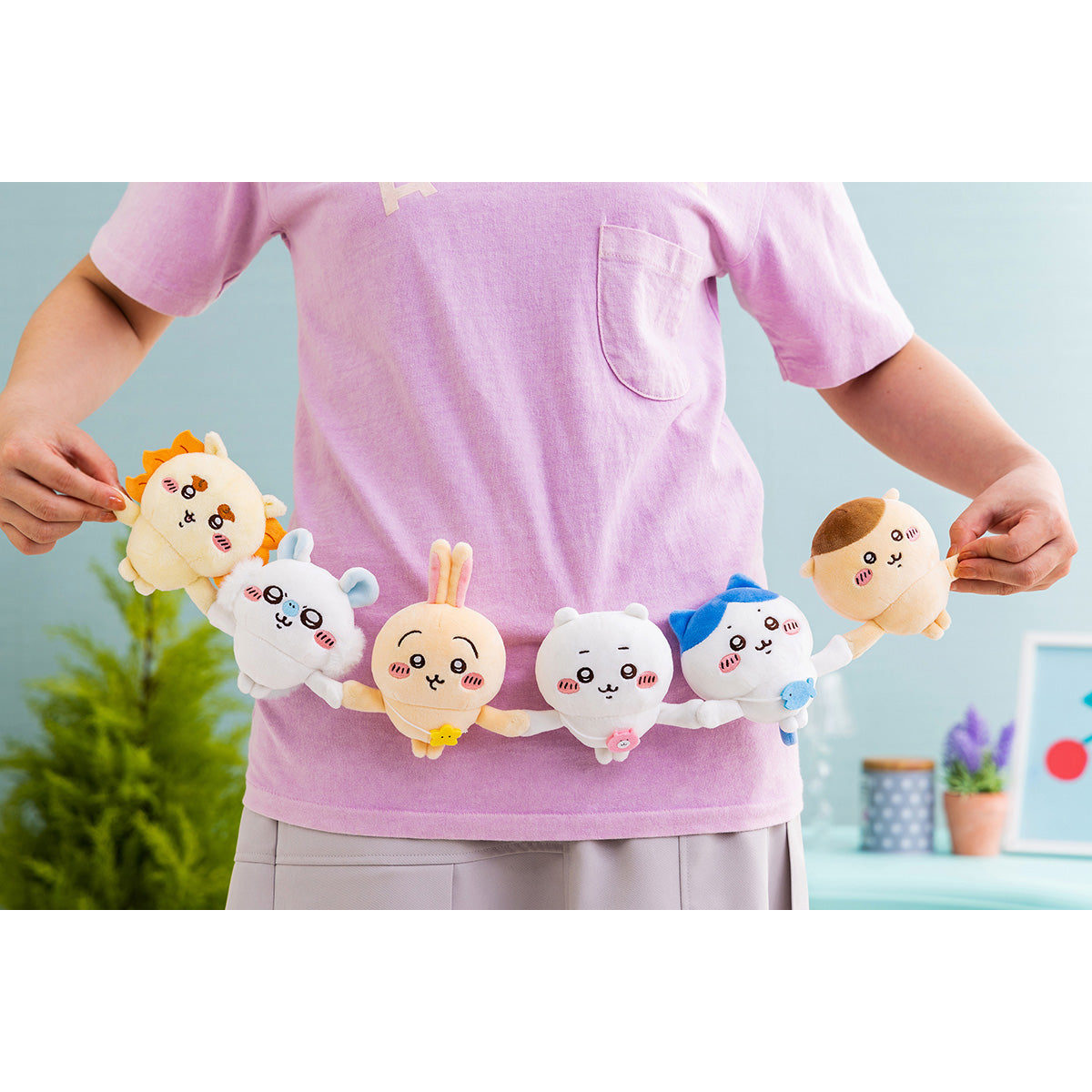 Chiikawa Friendly Hand-Holding Magnetic Plush (Kurimanju)