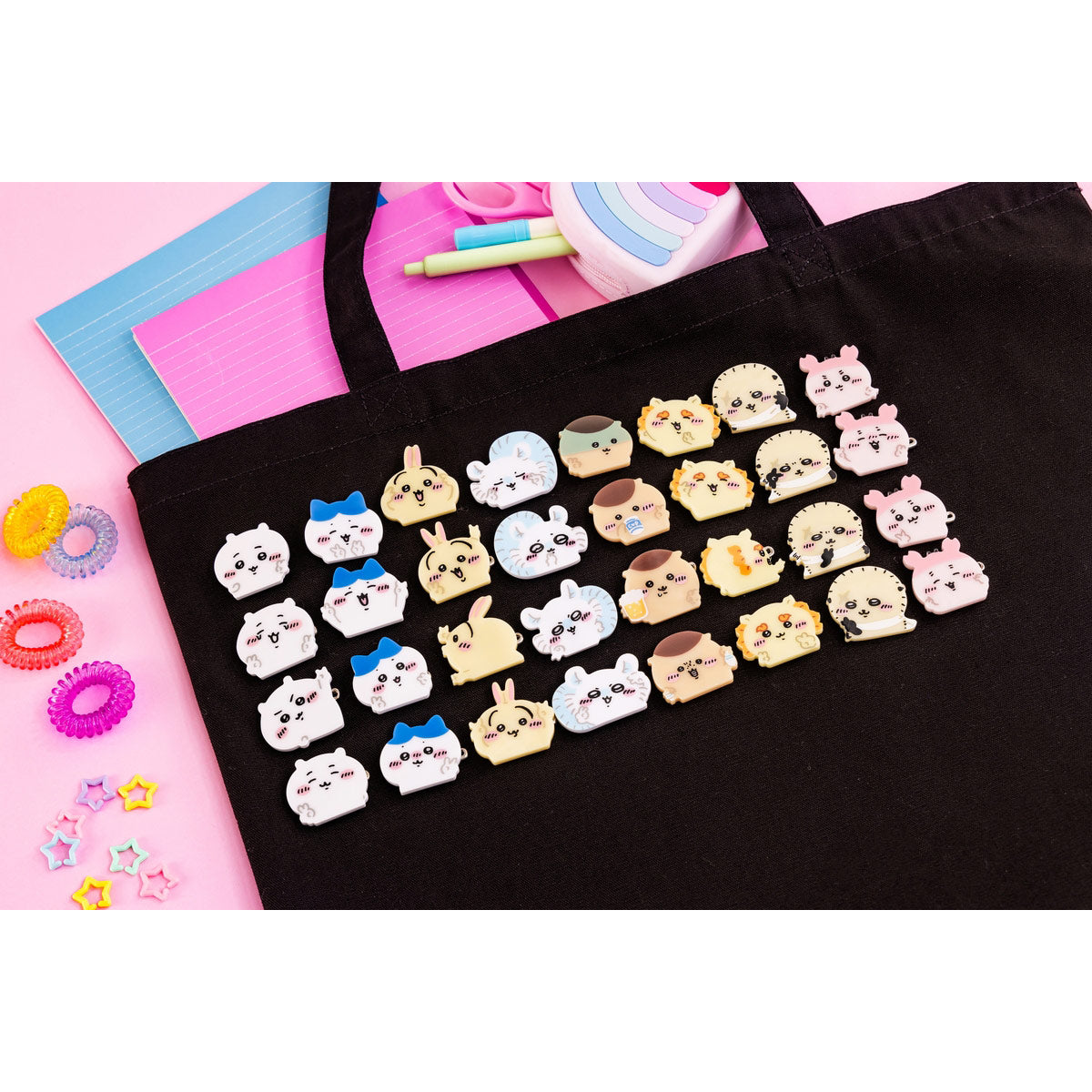 ちいかわ 4個セットアクリルバッジ（ピースなモモンガ）