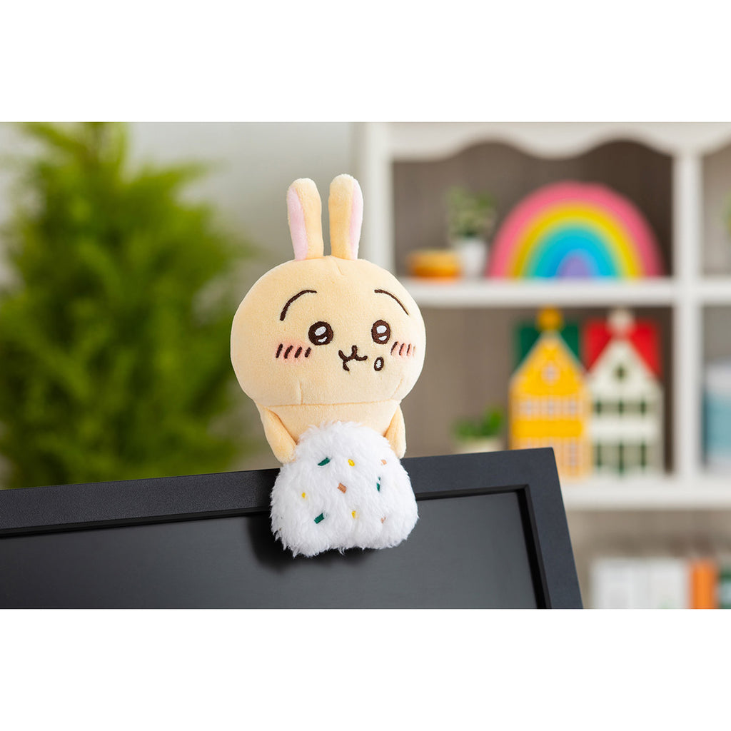 A stuffed animal watching from the Chikawa desktop (rice ball rabbit)