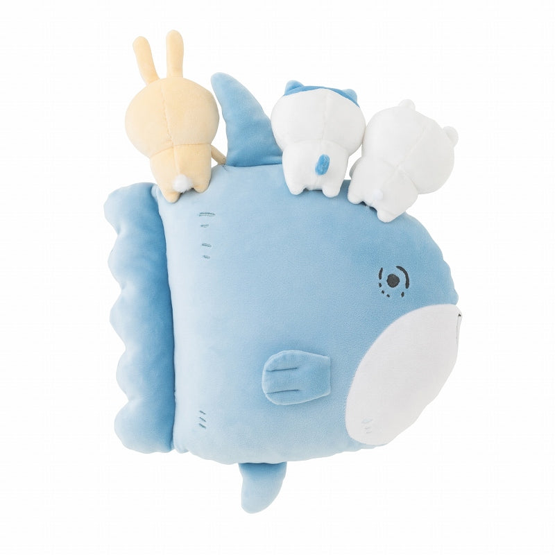 ちいかわ マンボウでおでかけクッション | ちいかわマーケット 公式